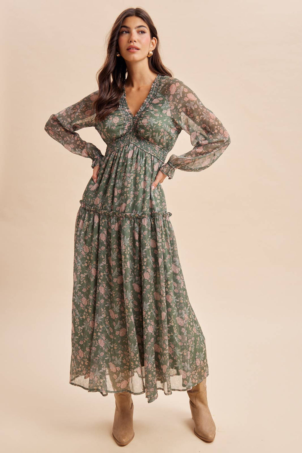 SMOCKED FLORAL MAXI DRESS: CLOUD DANCER / M