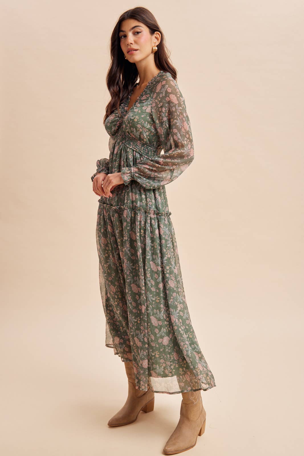 SMOCKED FLORAL MAXI DRESS: CLOUD DANCER / L