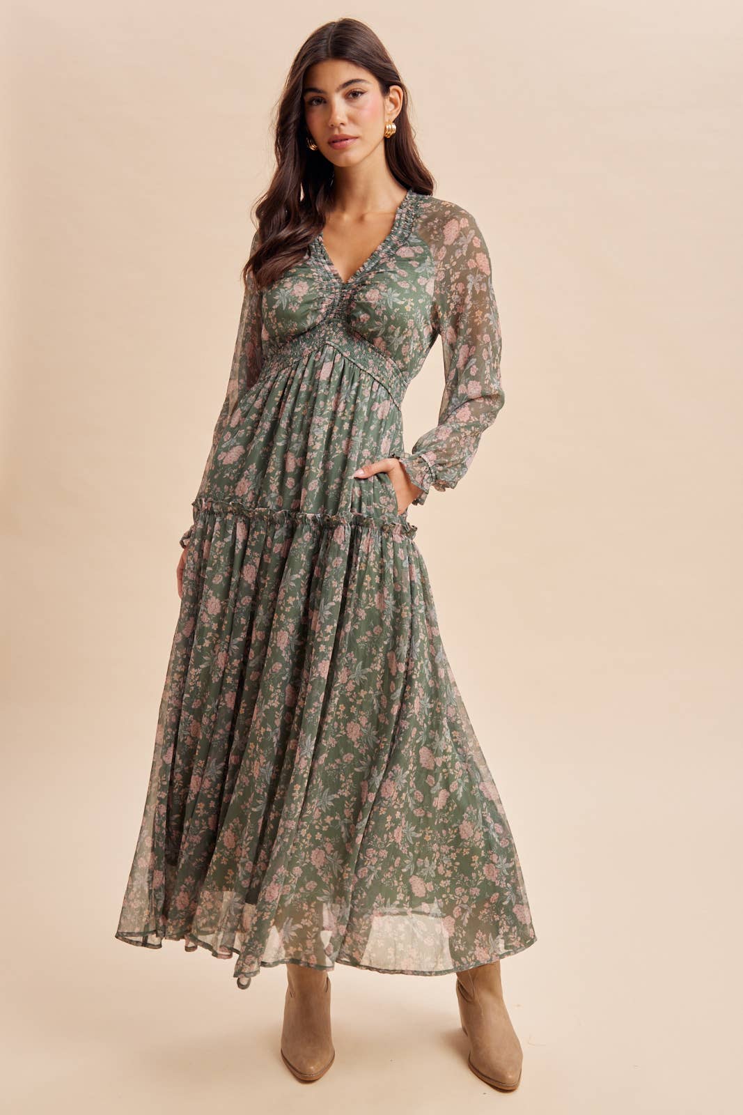 SMOCKED FLORAL MAXI DRESS: CLOUD DANCER / S