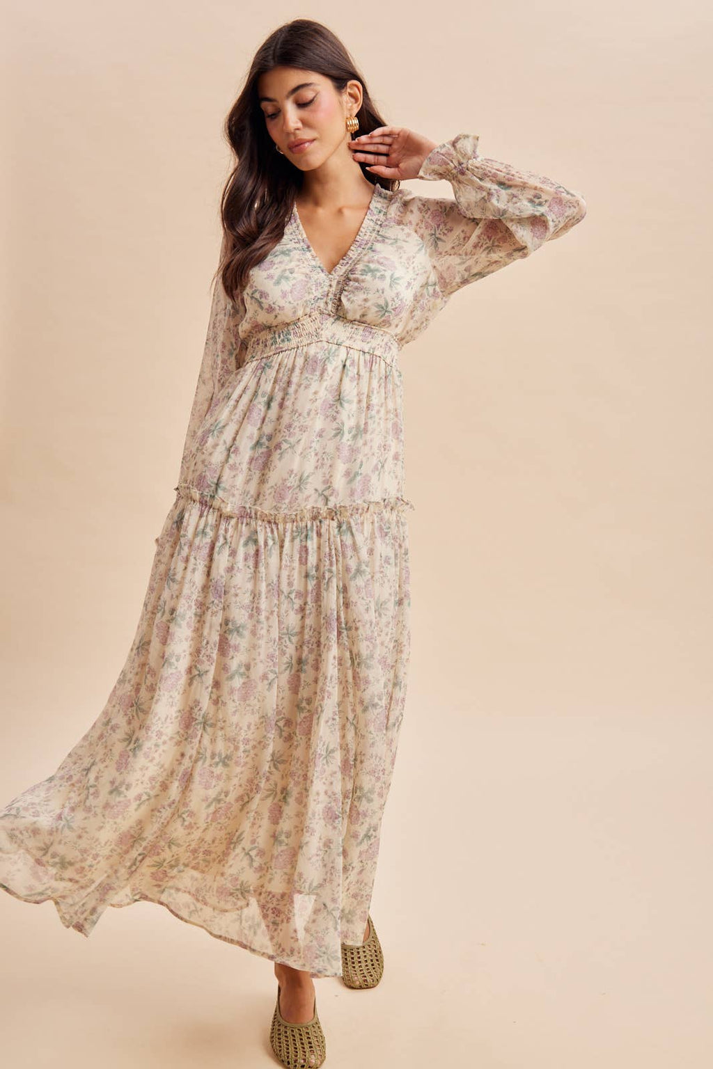 SMOCKED FLORAL MAXI DRESS: CLOUD DANCER / S