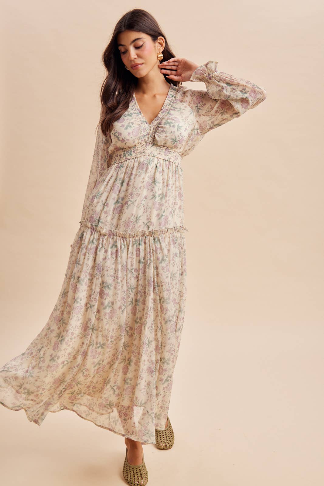 SMOCKED FLORAL MAXI DRESS: CLOUD DANCER / L
