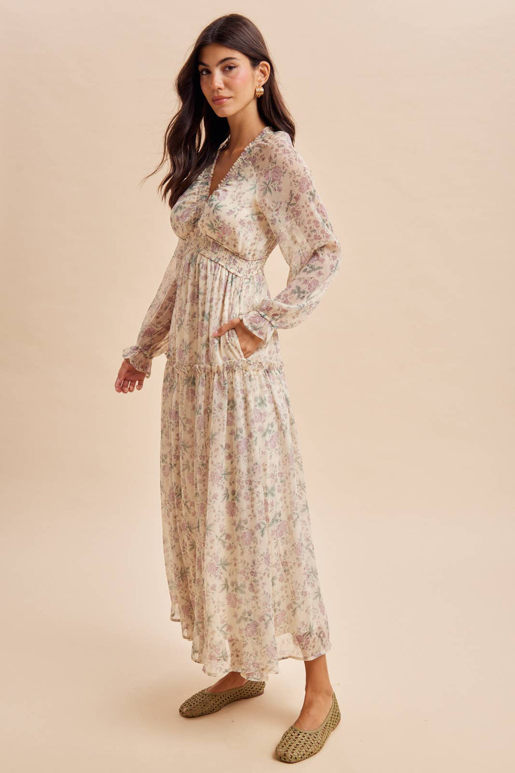 SMOCKED FLORAL MAXI DRESS: CLOUD DANCER / L