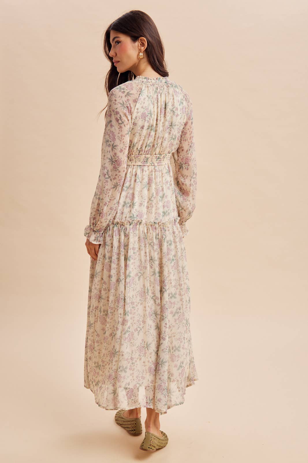 SMOCKED FLORAL MAXI DRESS: CLOUD DANCER / L